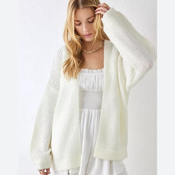 Urban Outfitters Cream White Oversized Open Knit Cardigan Sweater Size Medium - Picture 1 of 6